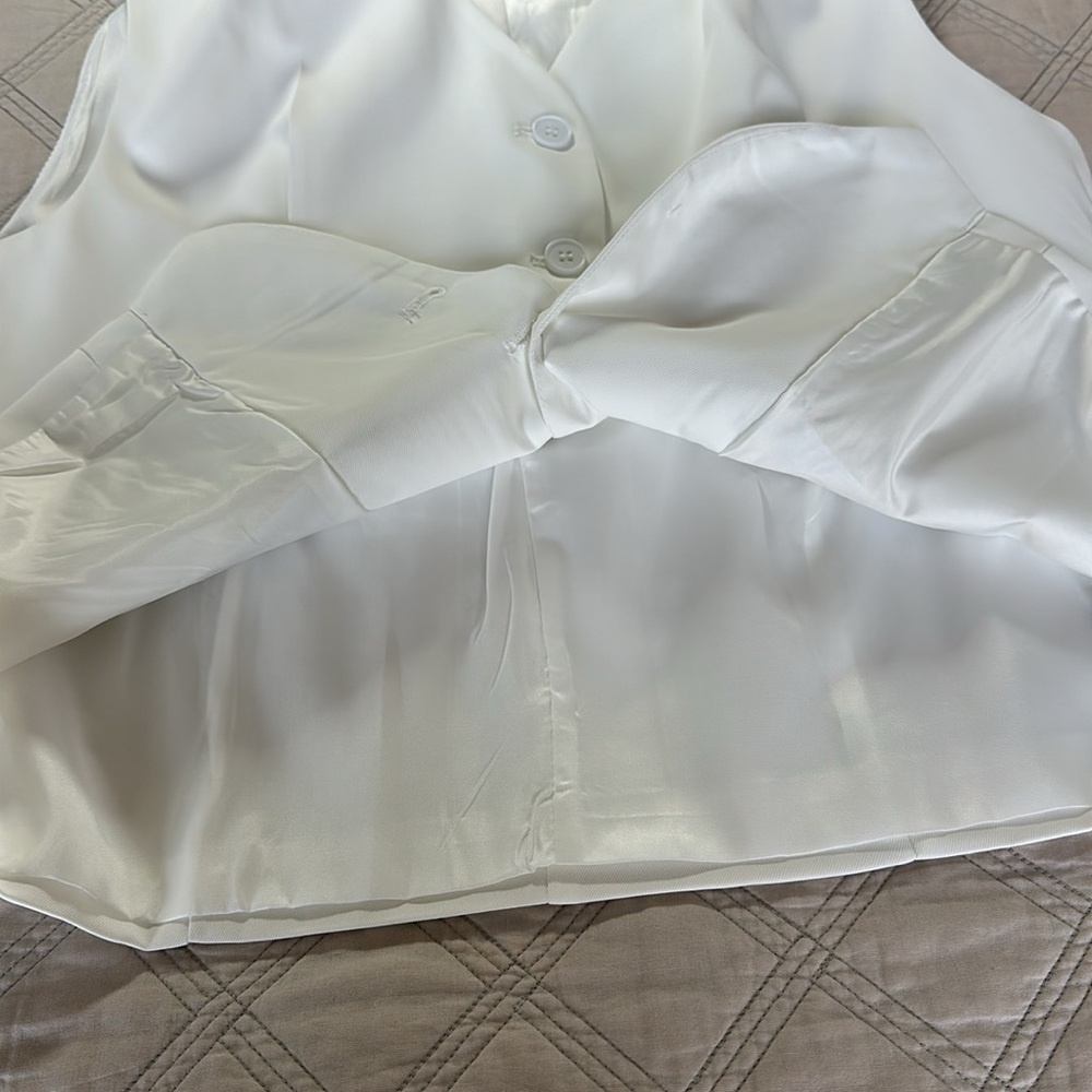 White lined vest, new without tags. Size XL - Picture 6 of 8